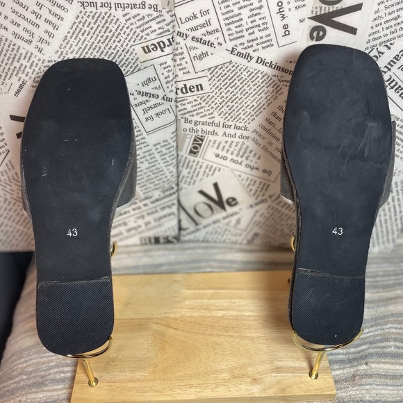 NWOT Gray with Blue & White Sun Design Flat Sandals Size 43 - Picture 3 of 5